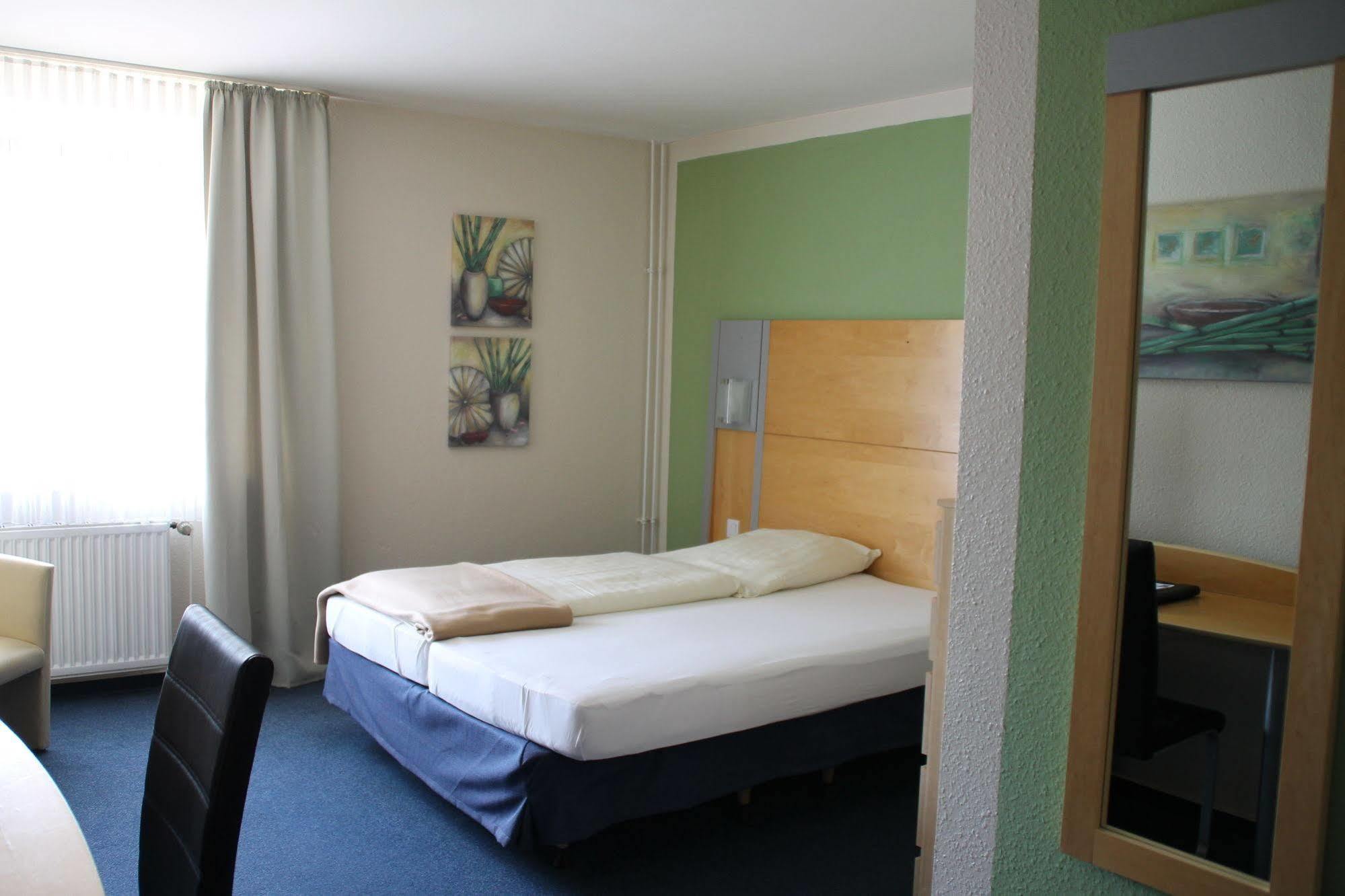 Residenz Hotel Neu Wulmstorf Bagian luar foto